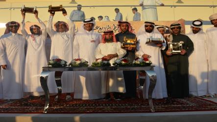 بمنافسات نخبة الجمل على السيفين الذهبي والفضي : غدا ختام مهرجان قطر للأصايل بــ لبصير و تلاد جمل النعيمي يطير بالشلفة الذهبية والدوسري يظفر بالفضية